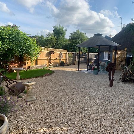 The Shack - Thatched Self Contained Annex Collingbourne Ducis 外观 照片