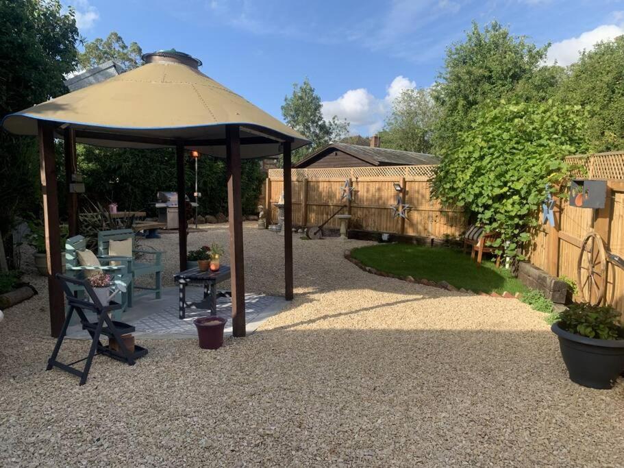 The Shack - Thatched Self Contained Annex Collingbourne Ducis 外观 照片