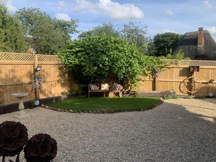 The Shack - Thatched Self Contained Annex Collingbourne Ducis 外观 照片